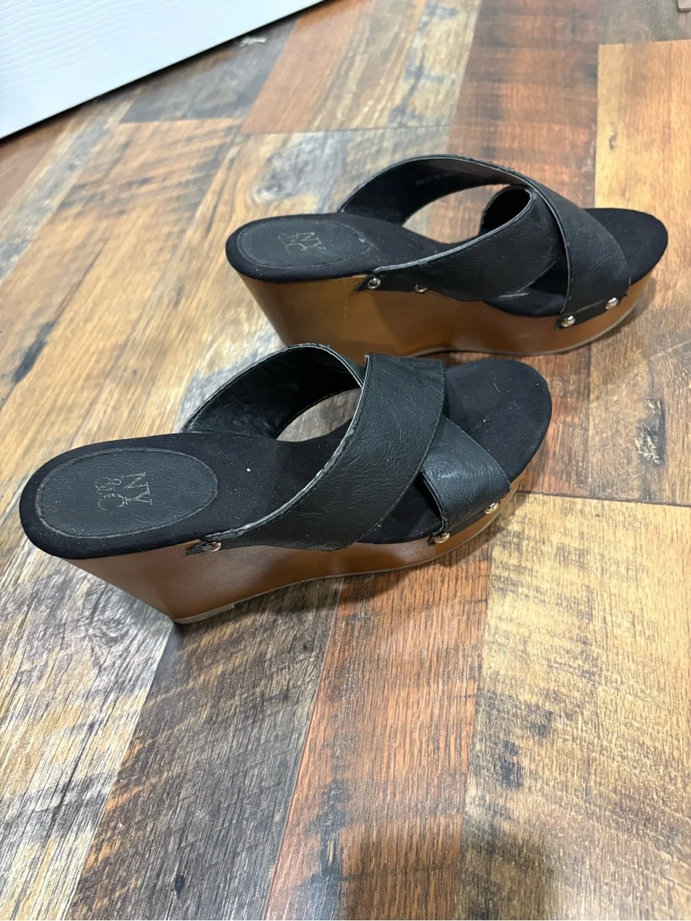 Women’s Black Crisscross wedge Sandals